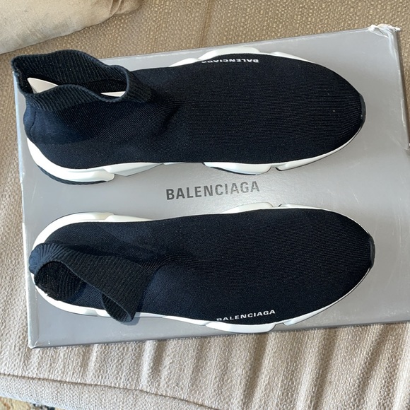 New authentic BALENCIAGA sock sneakers - Picture 8 of 11
